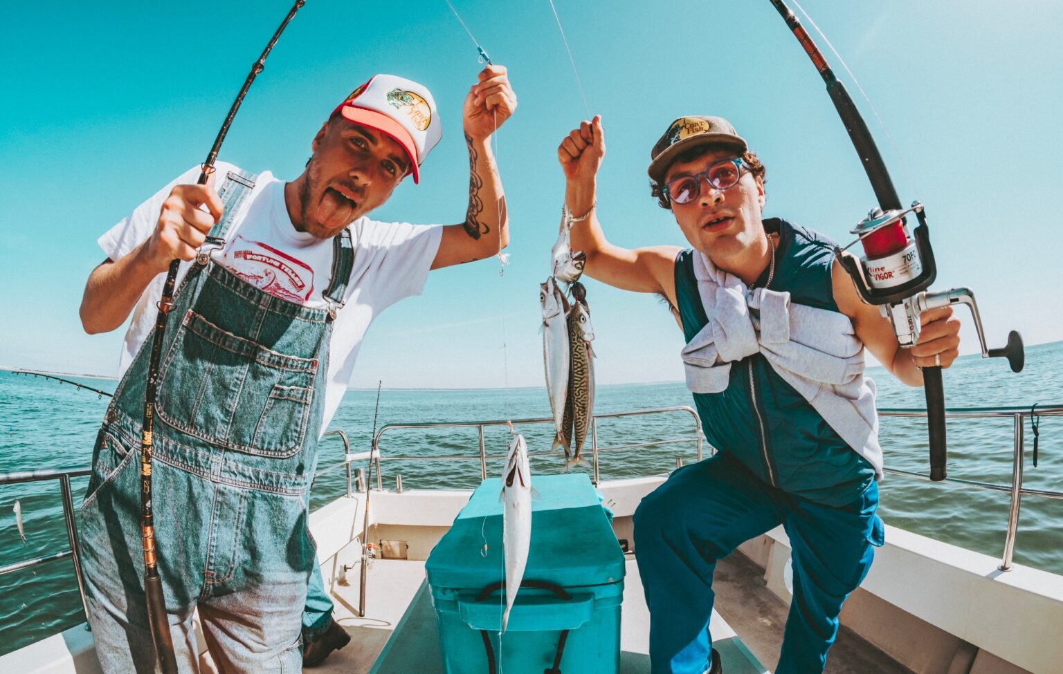 Uma aventura à beira-mar com Dumb Buoys Fishing Club, a nova dupla dinâmica do pop alternativo