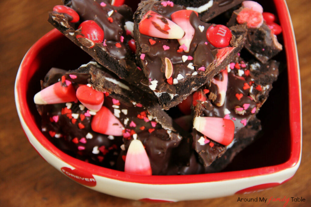 11 deliciosas receitas de casca de chocolate para o Dia dos Namorados