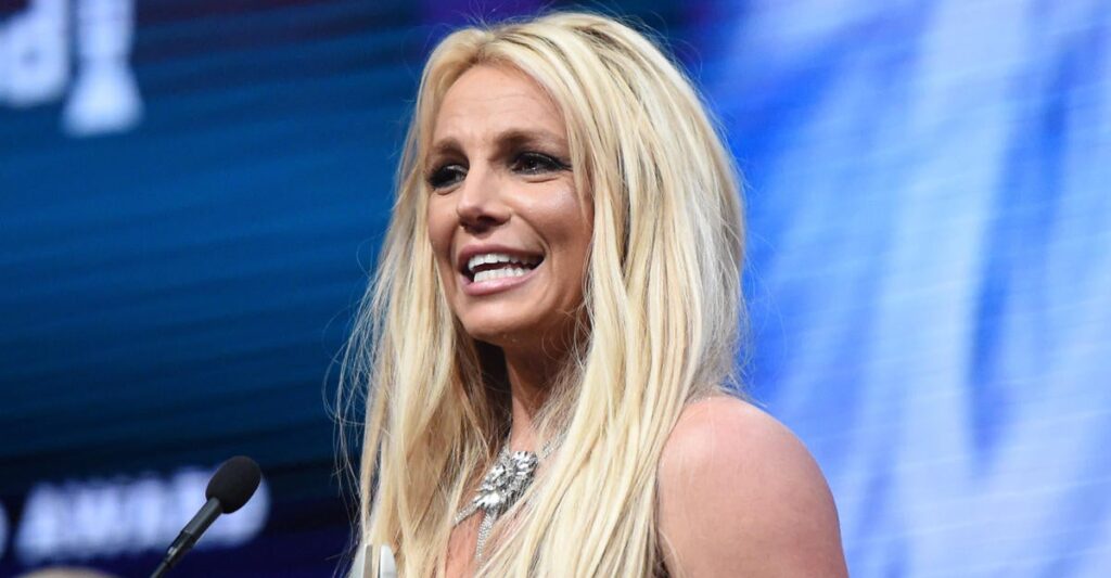 Dançarino da turnê de Britney Spears morto: Michael Stein tinha 32 anos