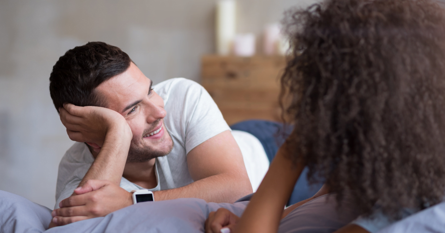 Se um homem apresenta esses 5 comportamentos, provavelmente ele está profundamente apaixonado por você