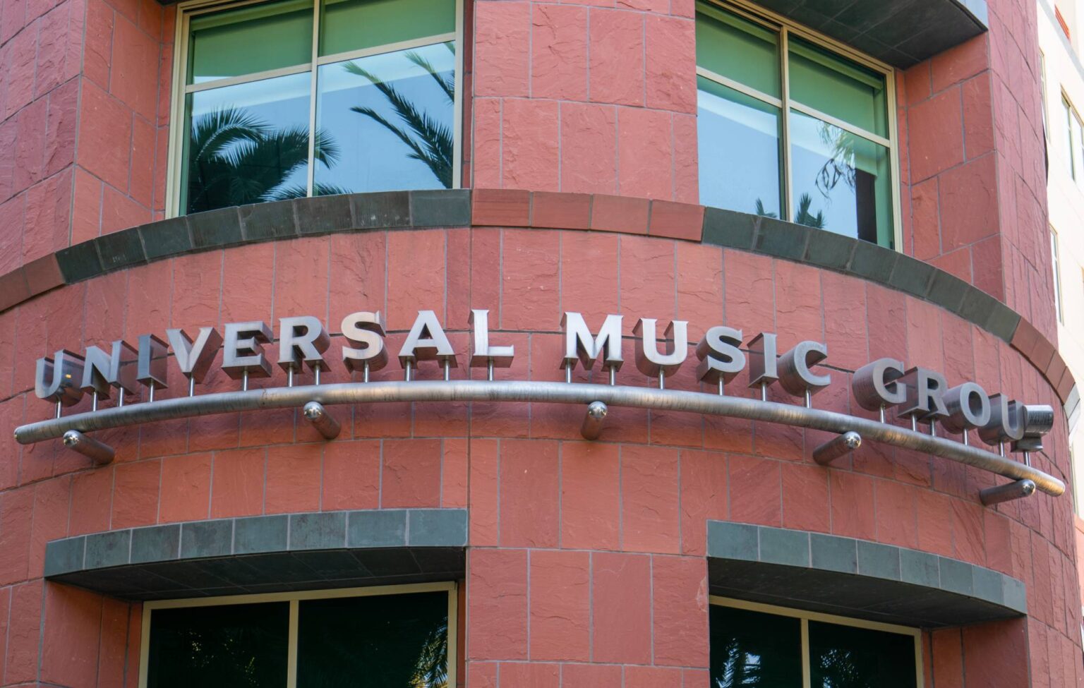 Universal Music Group confirma futuros cortes de empregos
