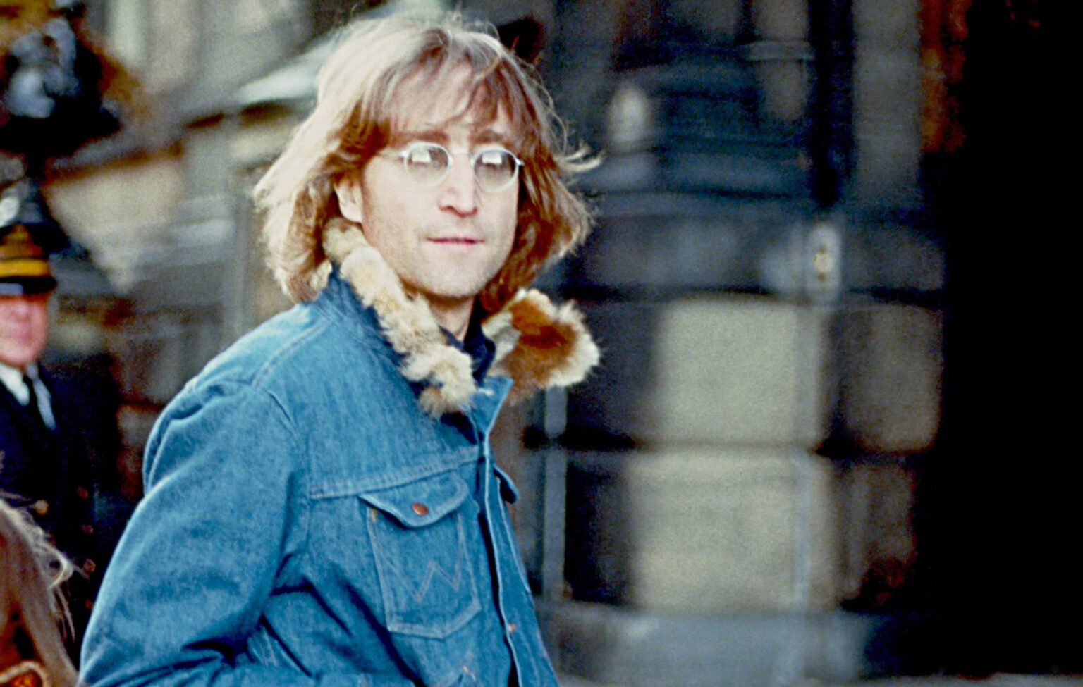 Bala da arma do assassino de John Lennon vai a leilão
