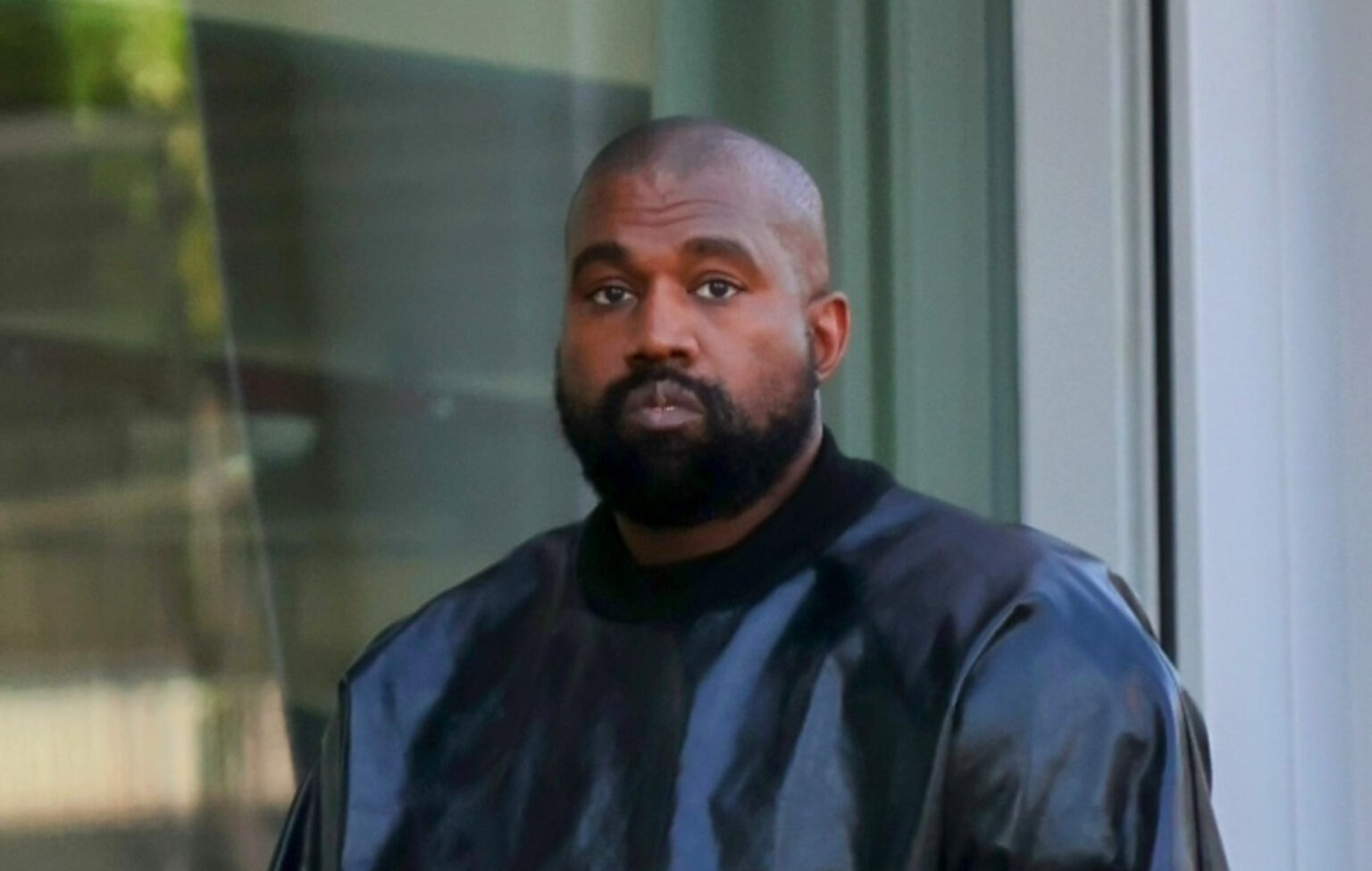 Kanye West admite que estava “a dois meses de ir à falência” após o término do acordo com a Adidas