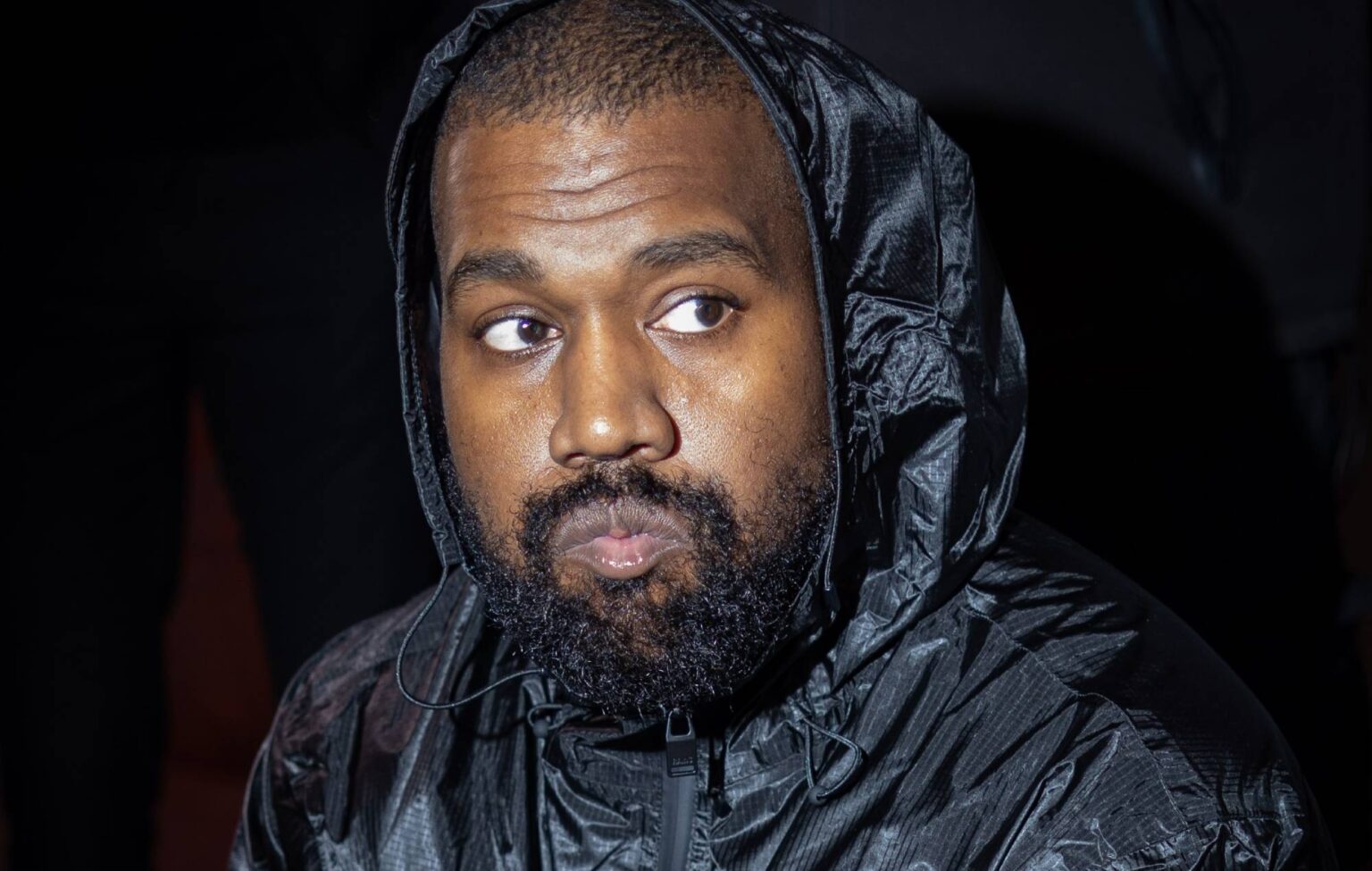 Kanye West revela que a Adidas o está processando em US$ 250 milhões