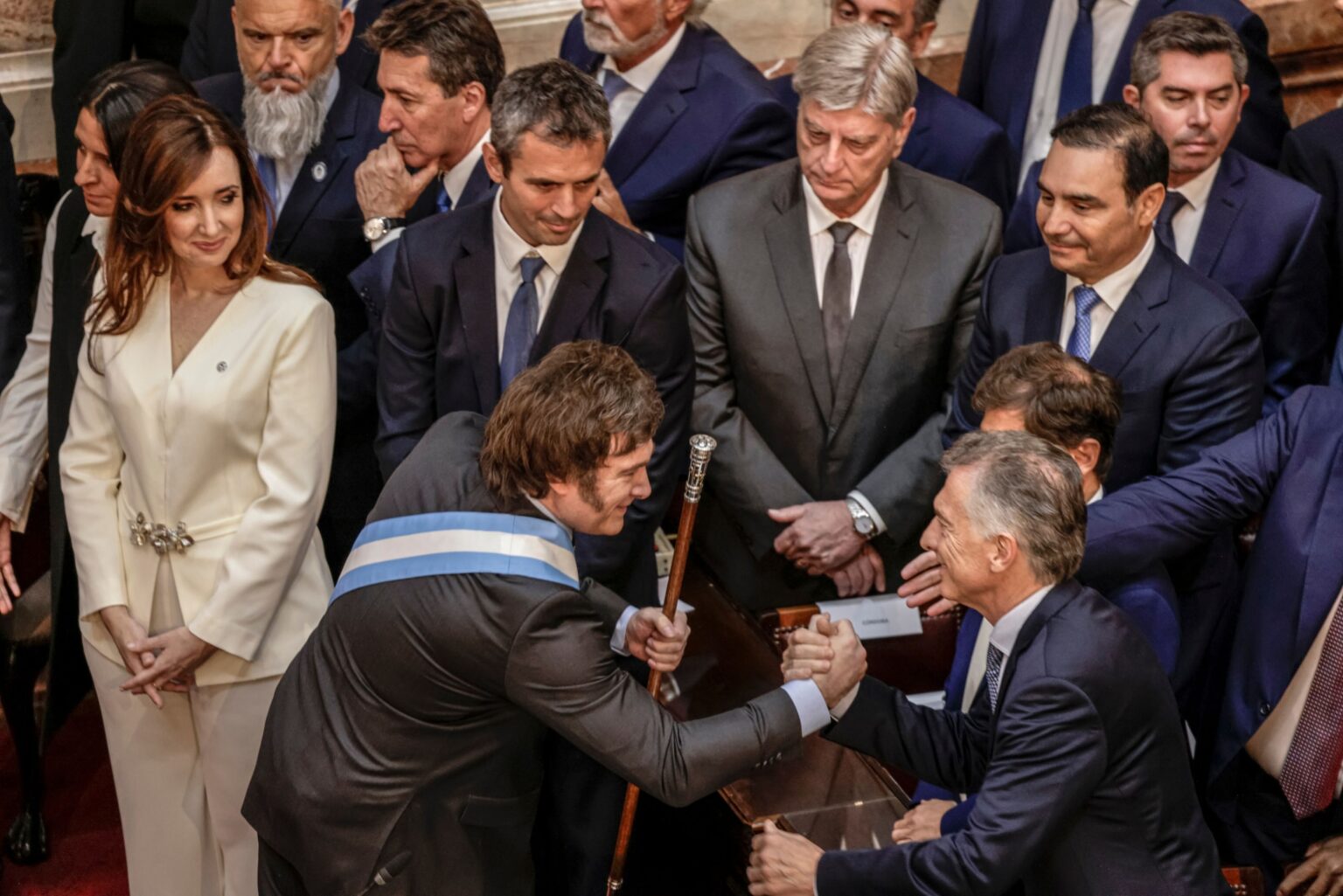 Milei e Macri negociam bloco no Congresso para pavimentar reformas