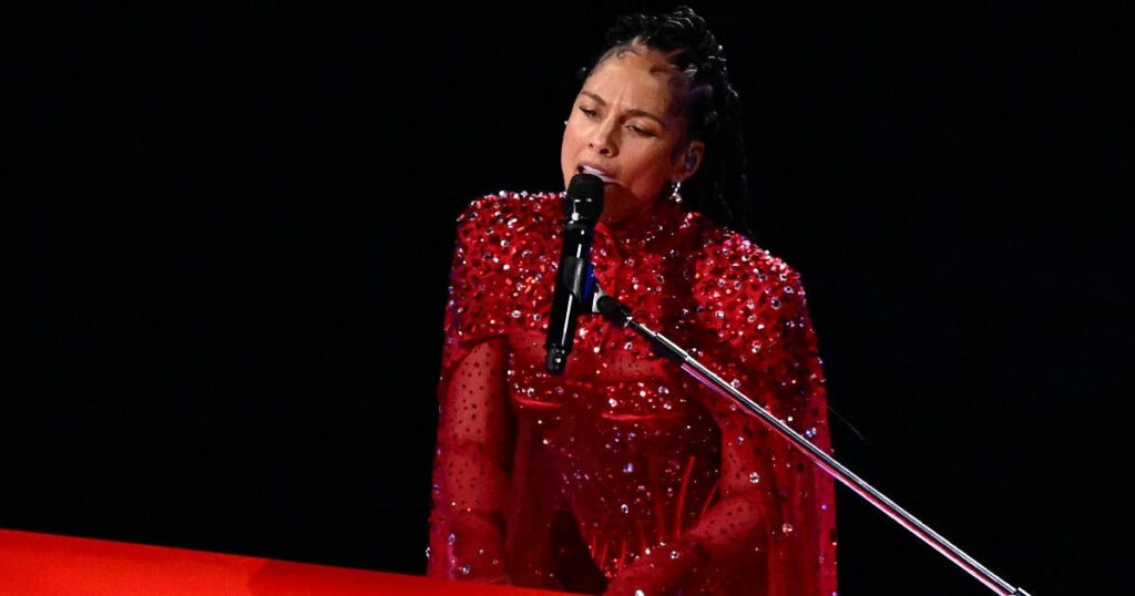 NFL parece editar o desempenho de Alicia Keys no programa do intervalo do Super Bowl
