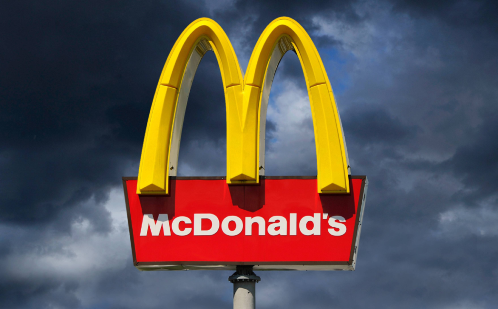 McDonald's é criticado por fãs após interrupções tecnológicas globais