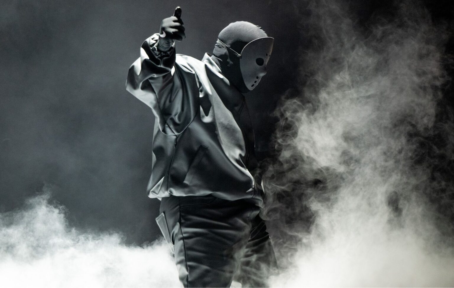 Os fãs criticam Kanye West por “mal se apresentar” na Rolling Loud 2024