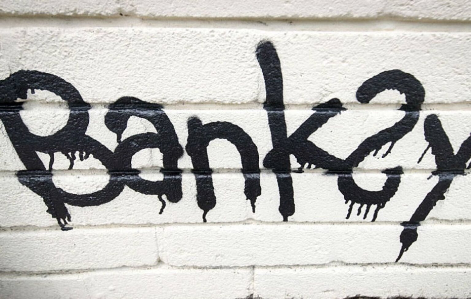 Suspeito de mural de Banksy aparece em prédio em Londres