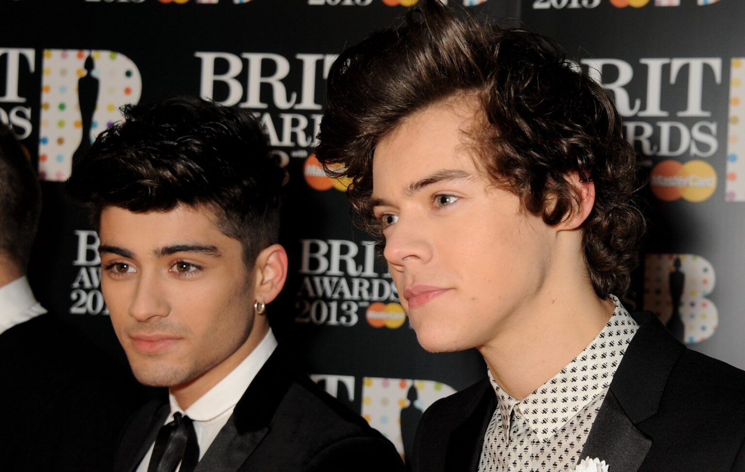 Zayn Malik relembra ter salvado Harry Styles de acidente pirotécnico em show do One Direction